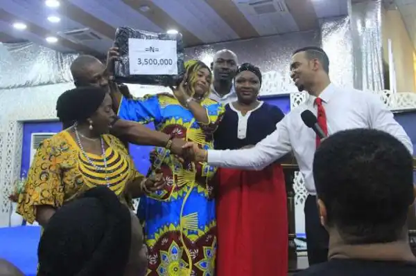 Dr. Chris Okafor Shocks " Save Nollywood Actors Foundation " With 3.5Million Naira Cash Donation